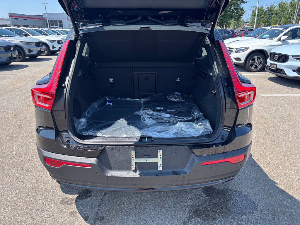 New 2026 Volvo XC40 B5 Plus w/ Protection Package Premier AWD/4WD image 17