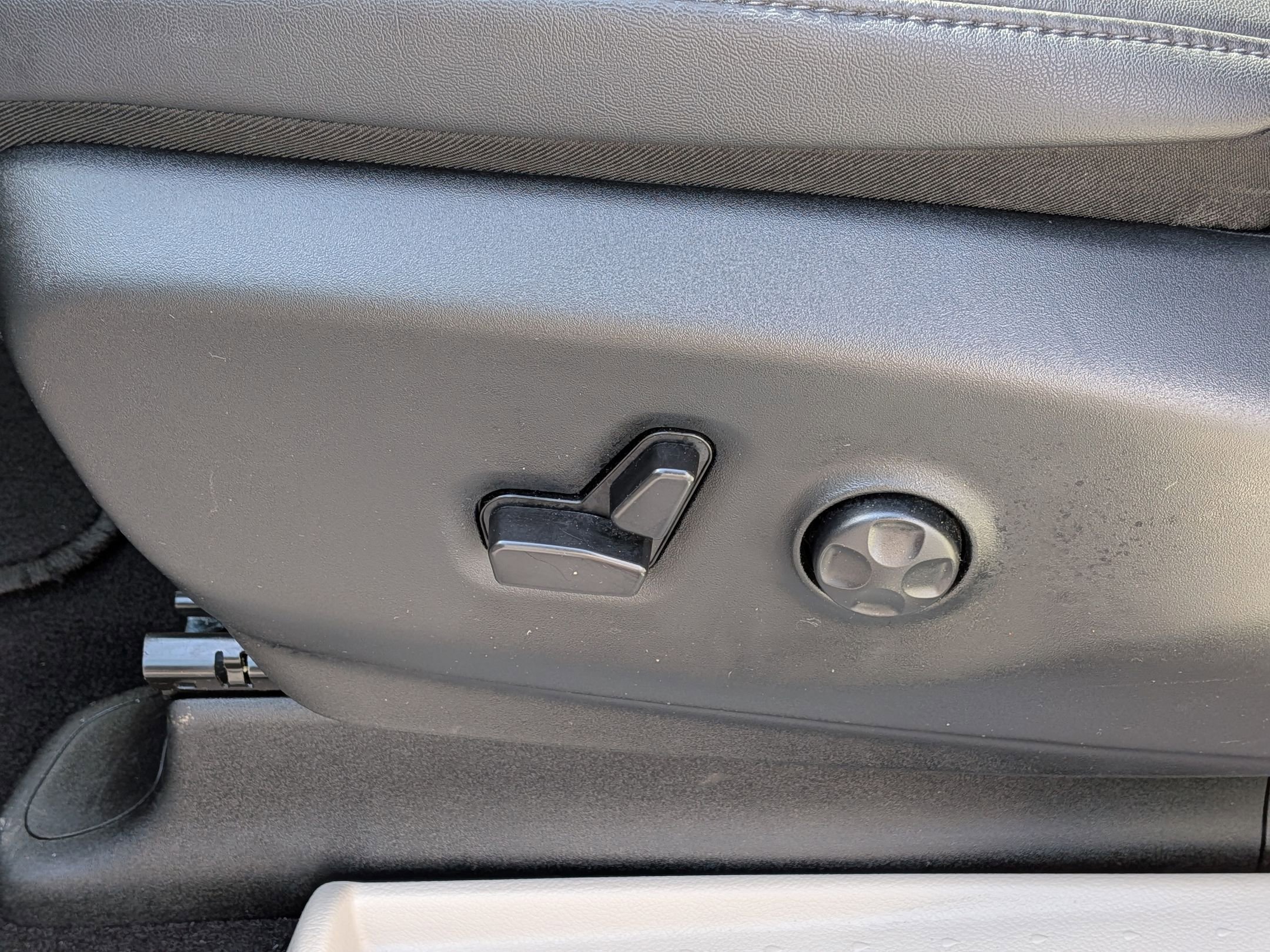 Used 2024 Chrysler Pacifica Touring-L image 15