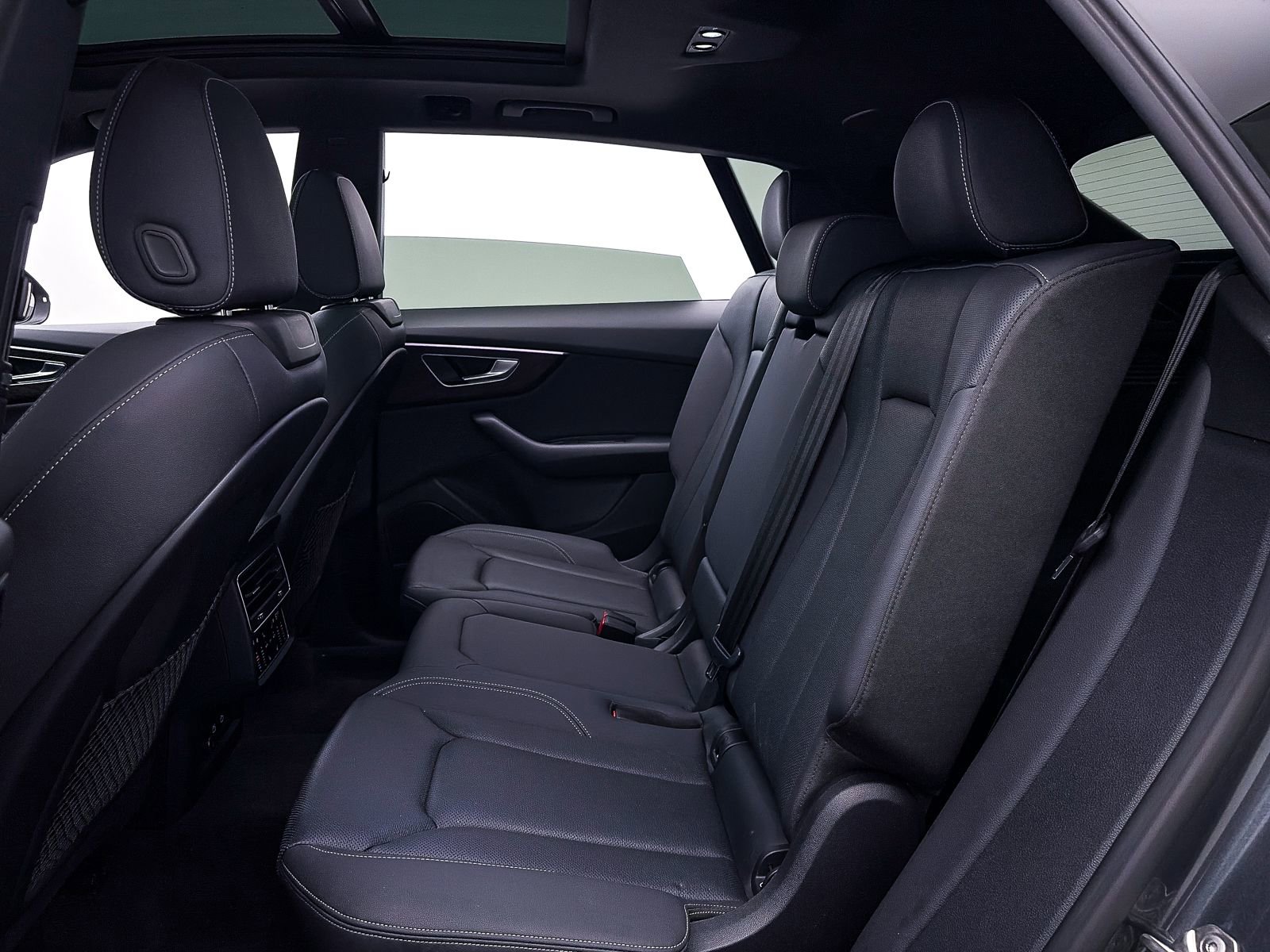 Used 2021 Audi Q8 Premium Plus w/ Premium Plus Package image 40