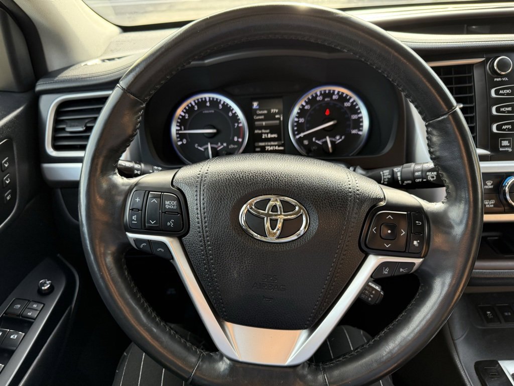 Used 2017 Toyota Highlander Limited Platinum image 6