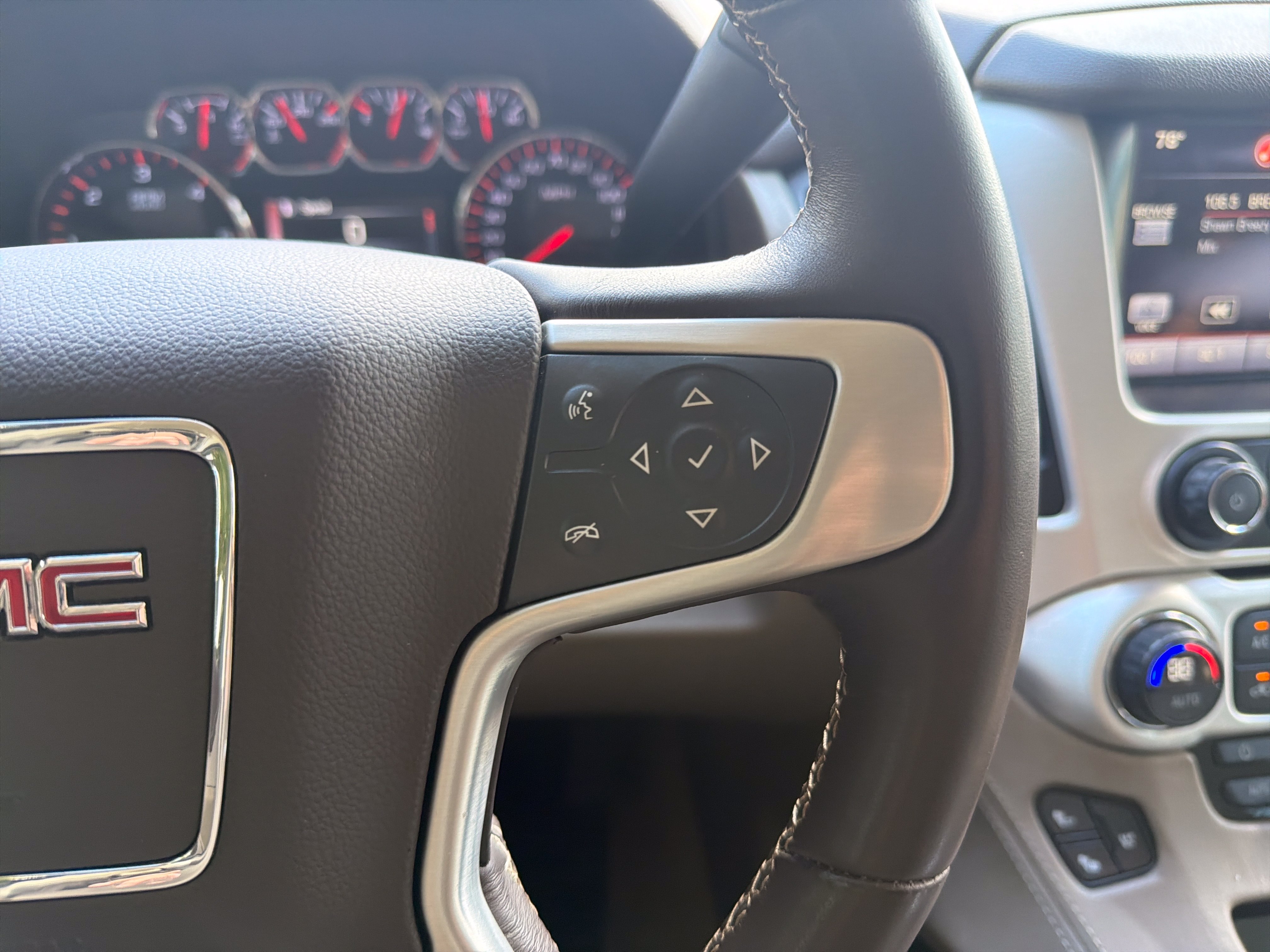 Used 2015 GMC Yukon SLT w/ Open Road Package AWD/4WD image 20