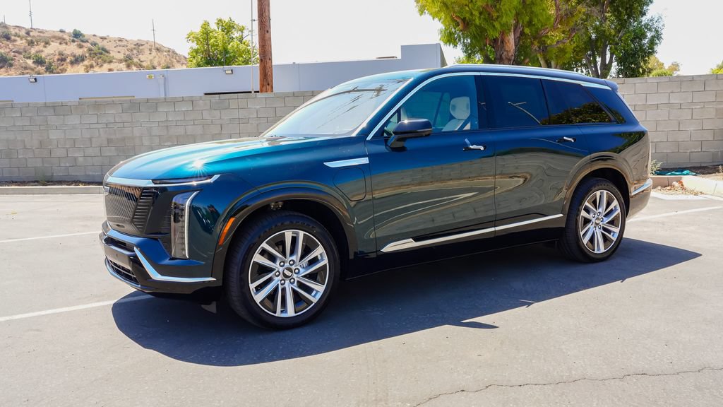New 2027 Cadillac Vistiq Luxury w/ LPO, Floor Liner Package AWD/4WD image 3