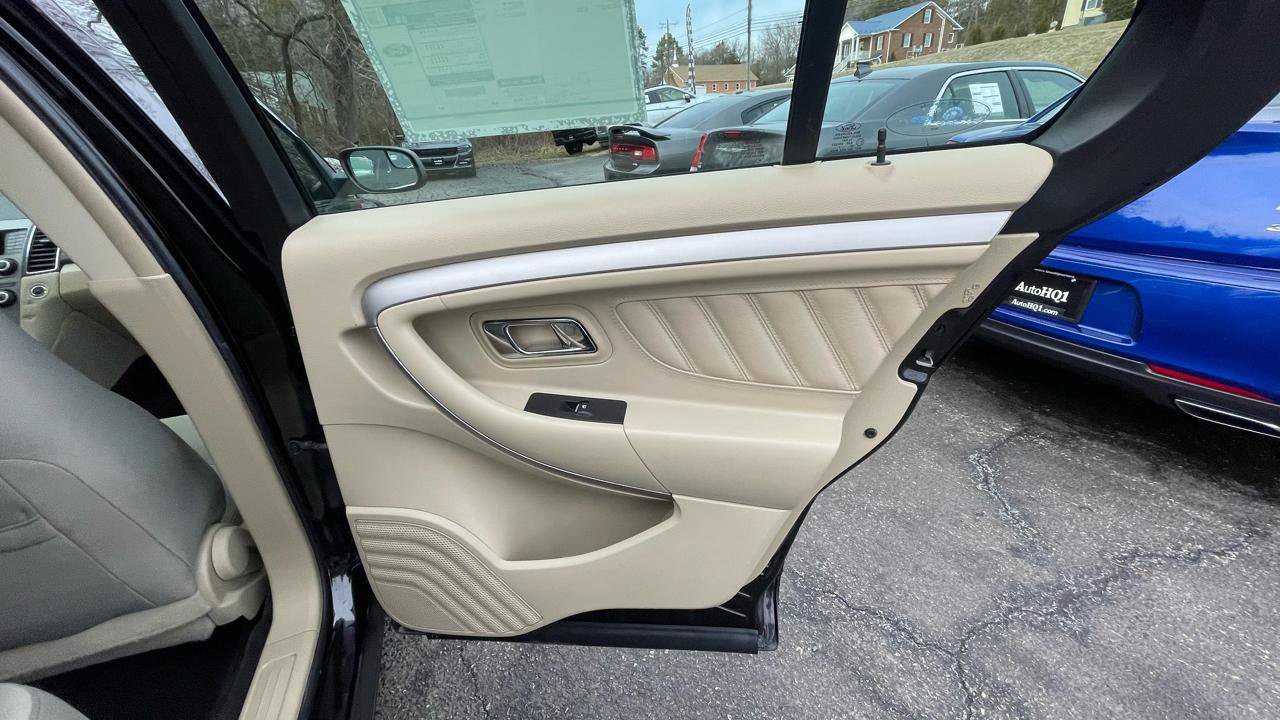 Used 2017 Ford Taurus SE image 24