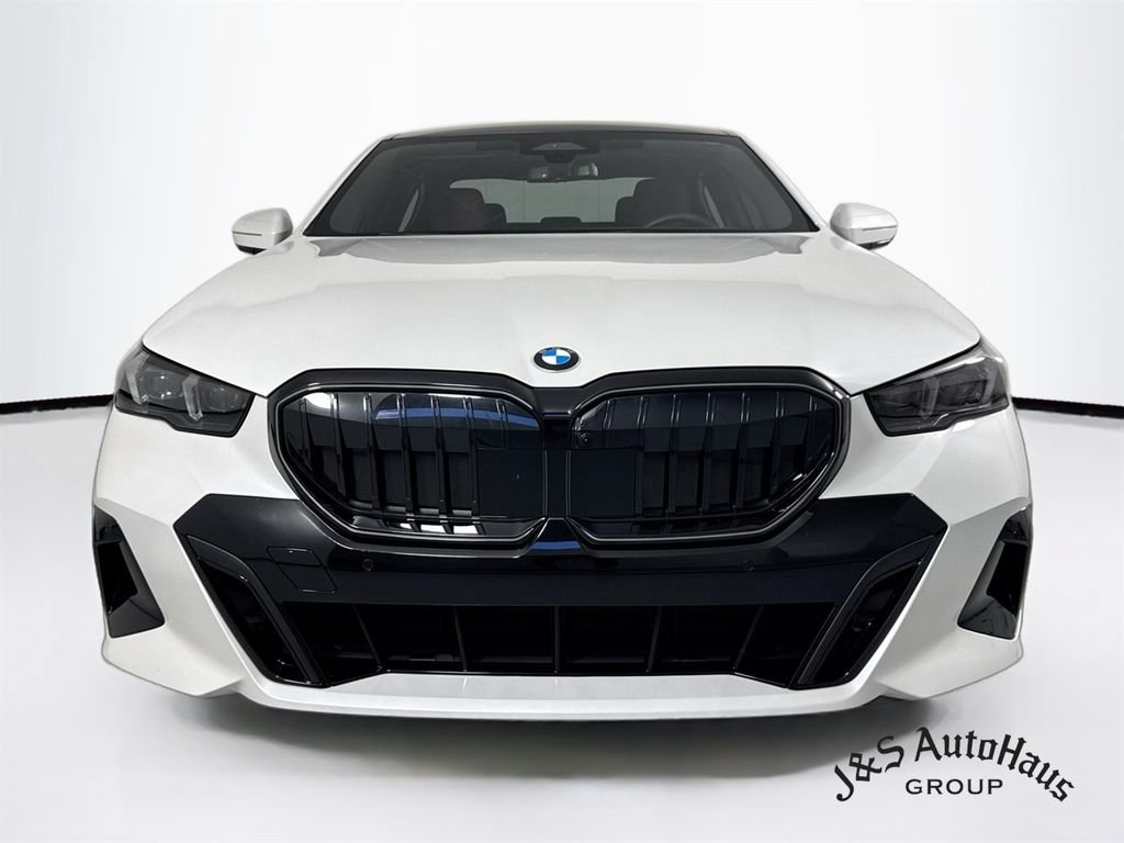 Used 2026 BMW 540i xDrive AWD/4WD image 2