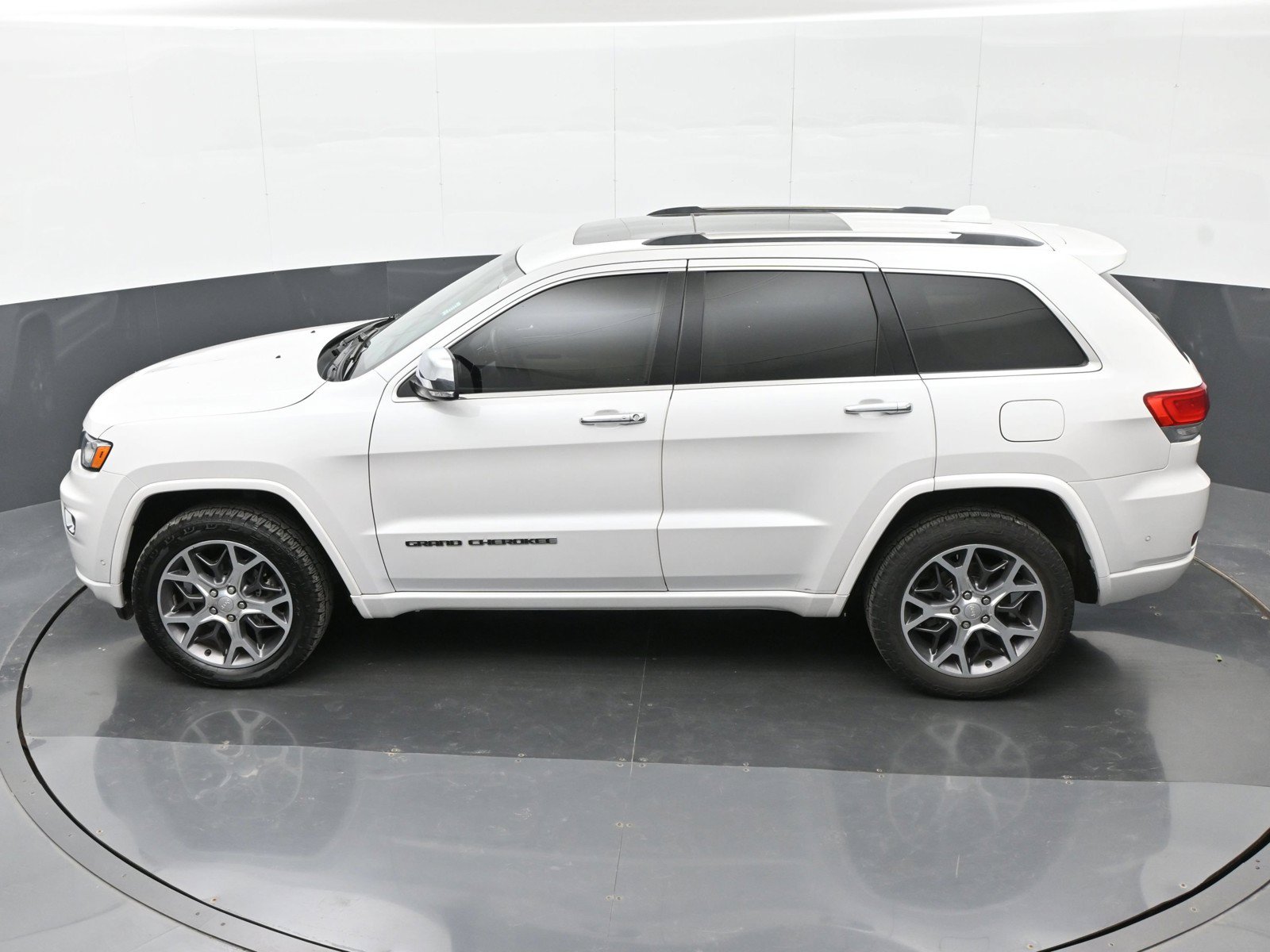 Used 2020 Jeep Grand Cherokee Overland AWD/4WD image 36