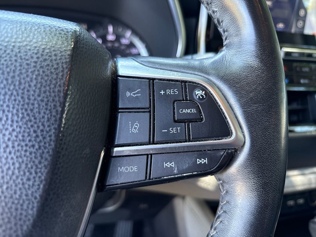 Used 2020 Toyota Highlander Platinum AWD/4WD image 18