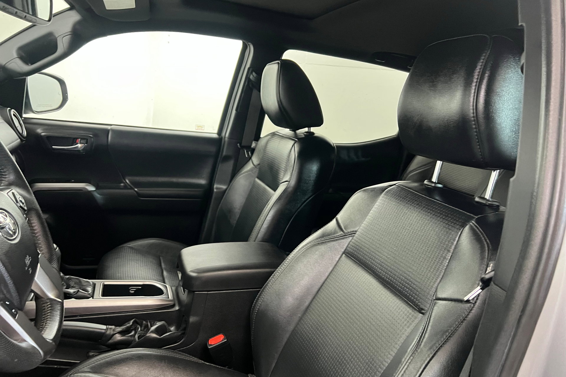 Used 2021 Toyota Tacoma Limited image 17