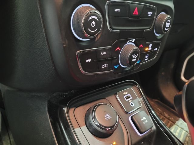 Used 2019 Jeep Compass Limited image 33
