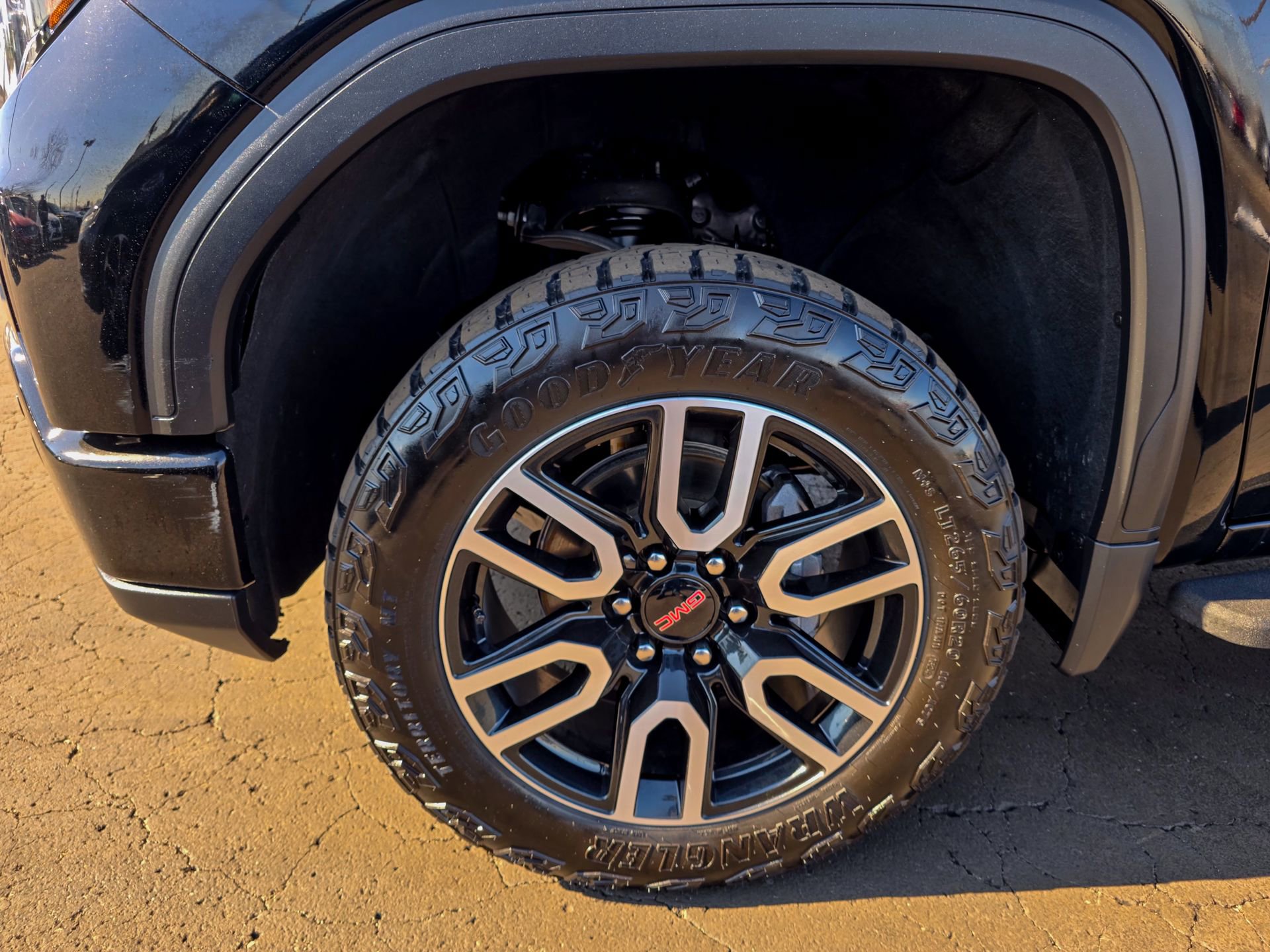 Used 2024 GMC Sierra 1500 AT4 w/ Technology Package image 9