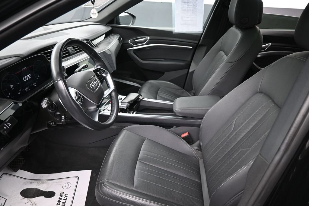 Used 2022 Audi e-tron Premium Plus w/ Premium Plus Package AWD/4WD image 27