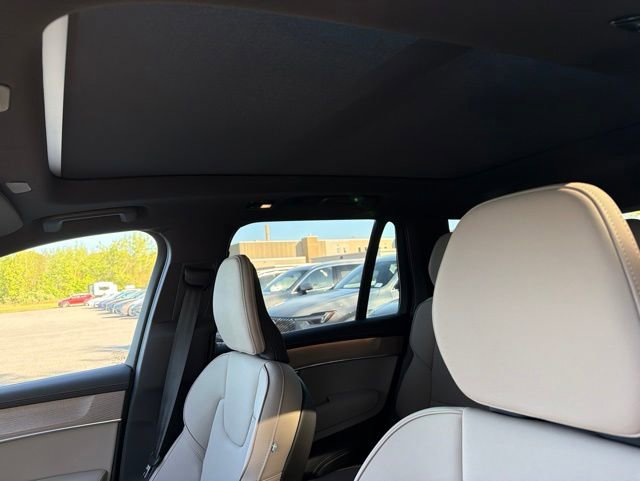 New 2026 Volvo XC90 B6 Plus w/ Protection Package Premier AWD/4WD image 17