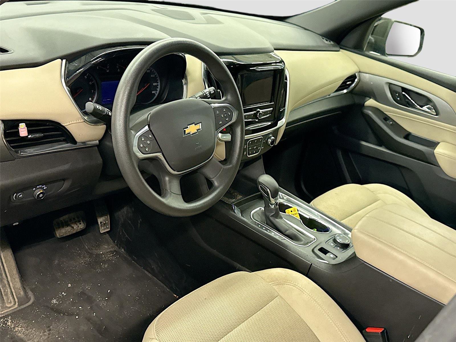Used 2022 Chevrolet Traverse LS AWD/4WD image 7
