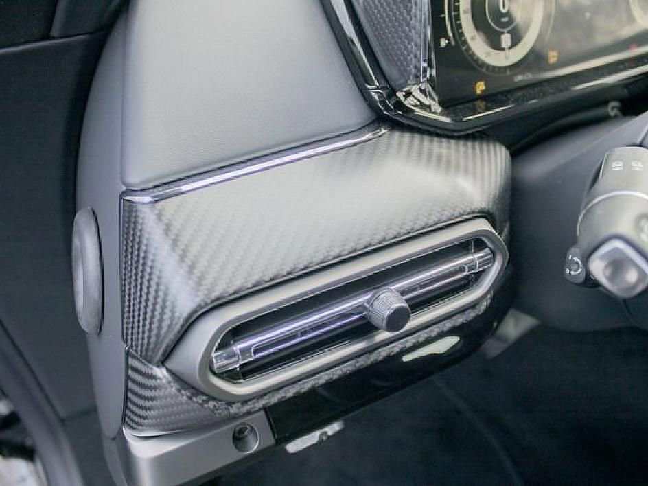 Used 2025 Aston Martin V8 Vantage Coupe image 14