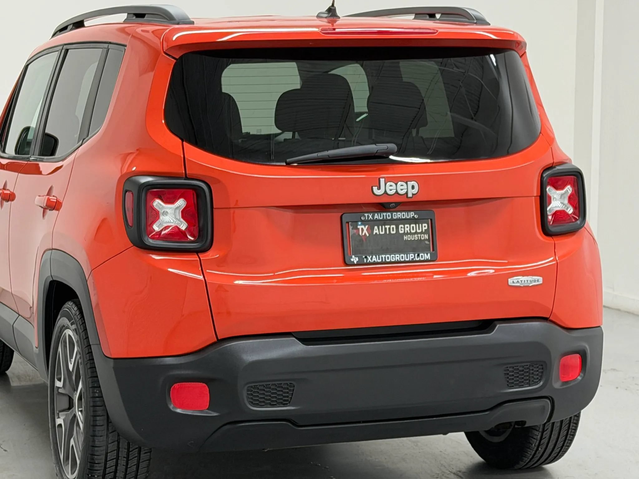 Used 2017 Jeep Renegade Latitude FWD image 91