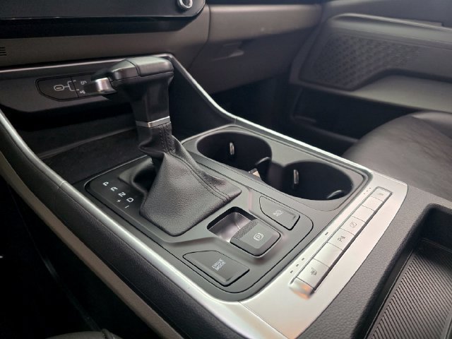 Used 2025 Kia Carnival FWD image 20