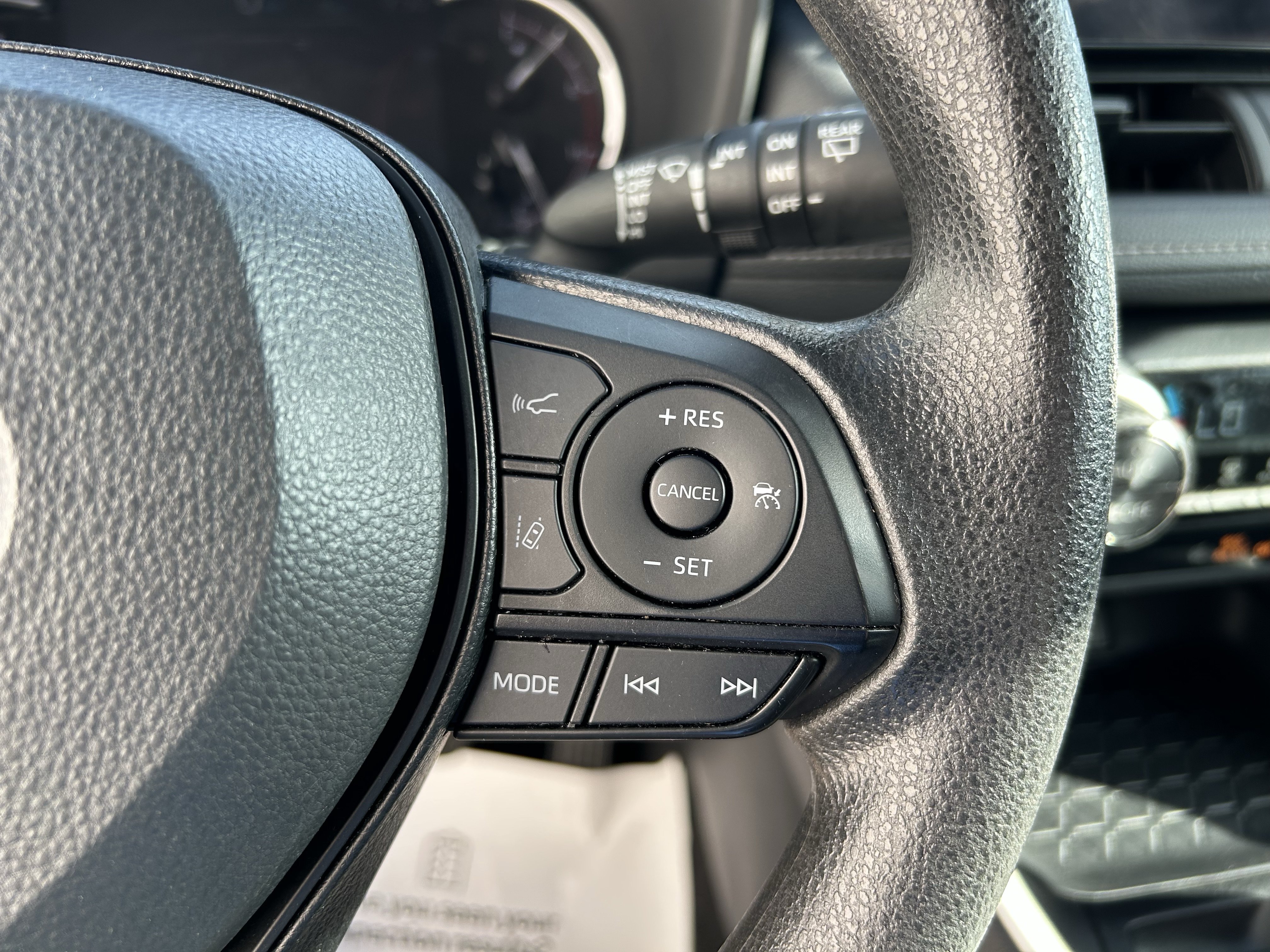 Certified 2025 Toyota RAV4 XLE FWD image 31