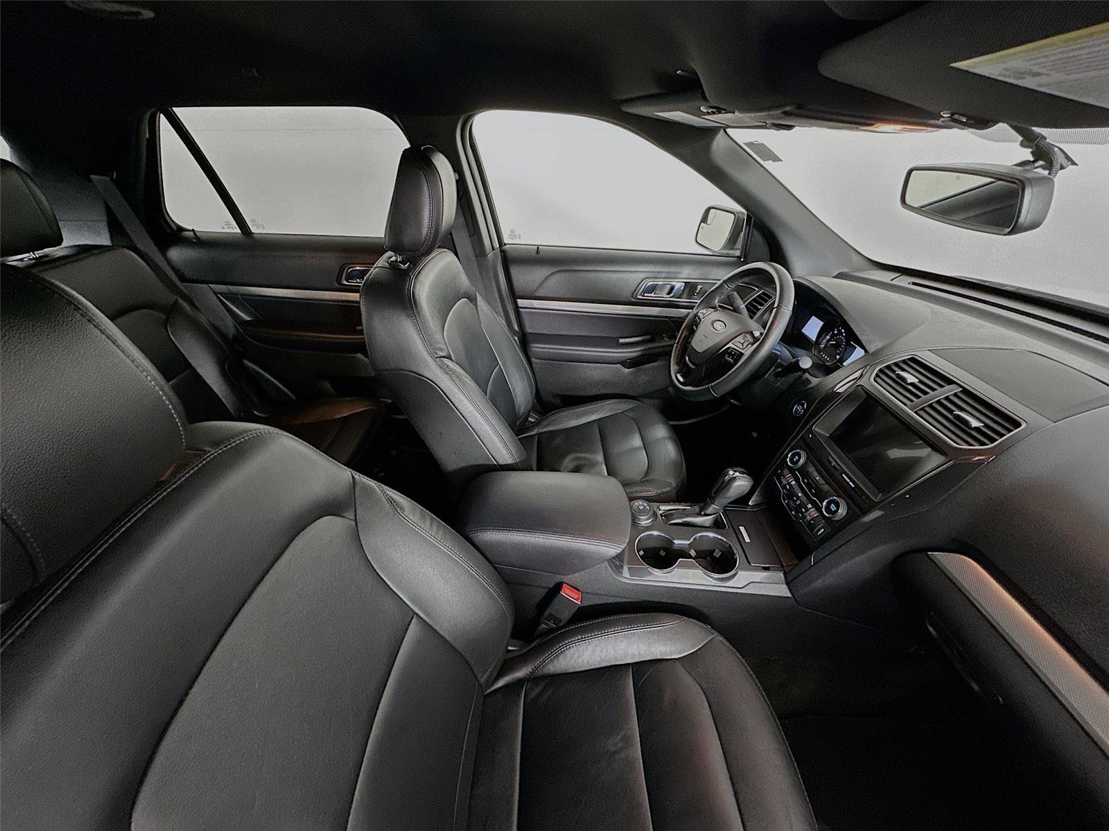 Used 2018 Ford Explorer XLT w/ Equipment Group 202A image 29