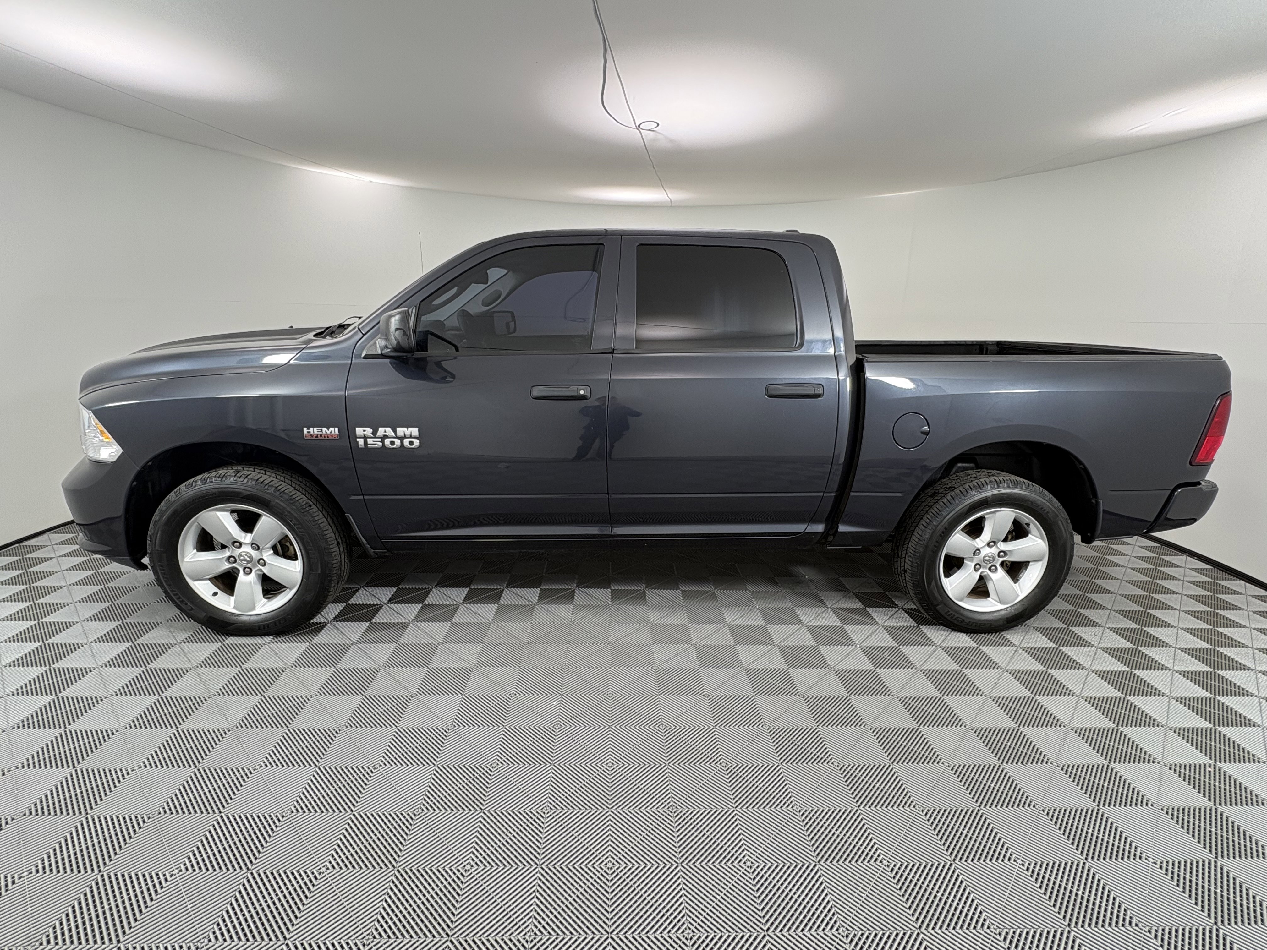 Used 2015 RAM 1500 Express AWD/4WD image 2
