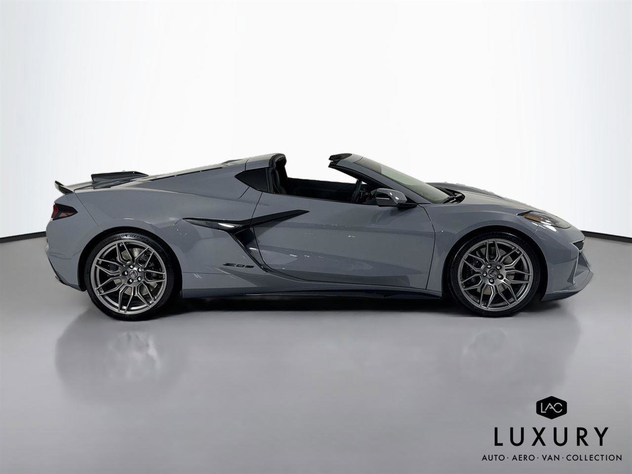 Used 2025 Chevrolet Corvette Z06 RWD image 5