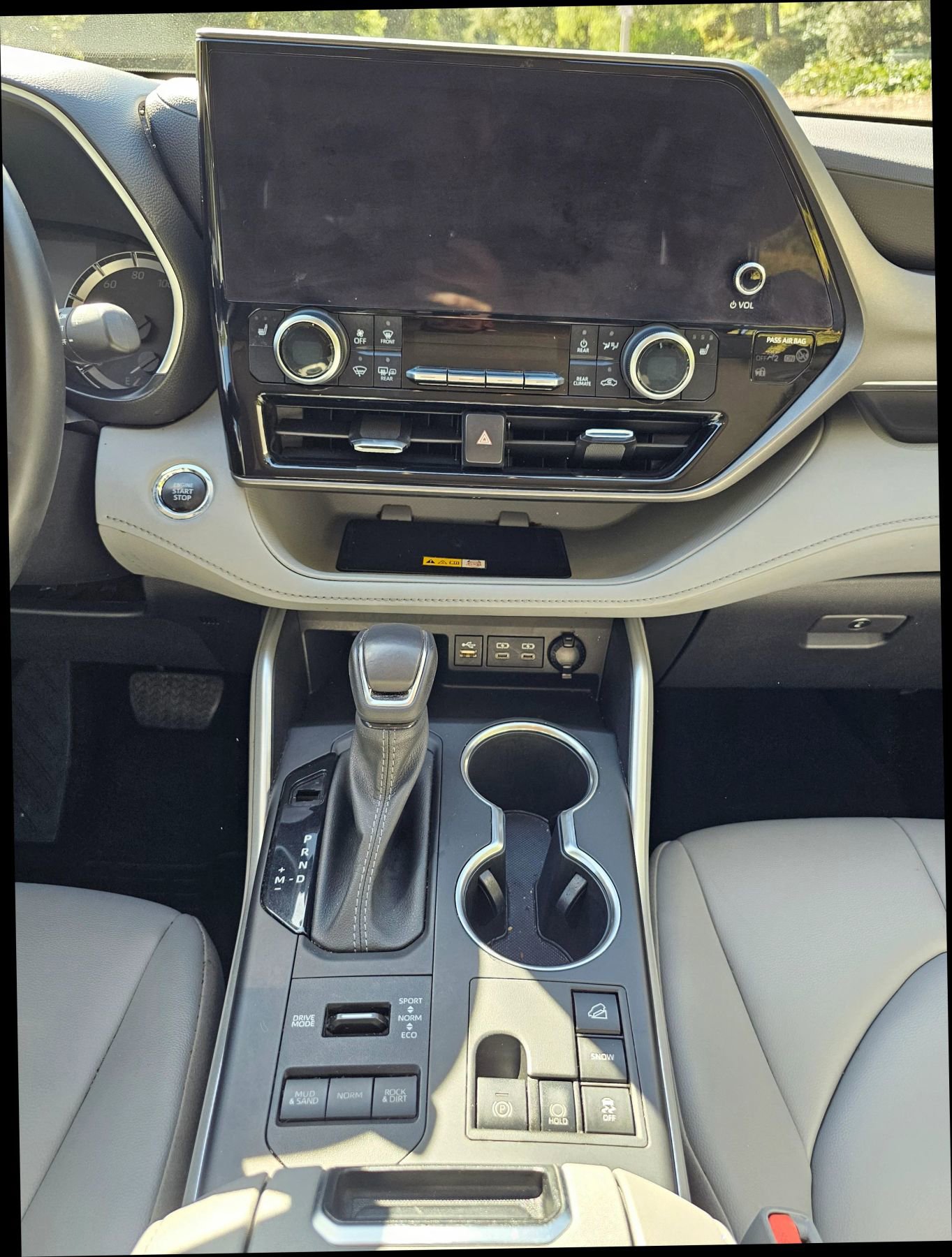 Used 2023 Toyota Highlander XLE image 36