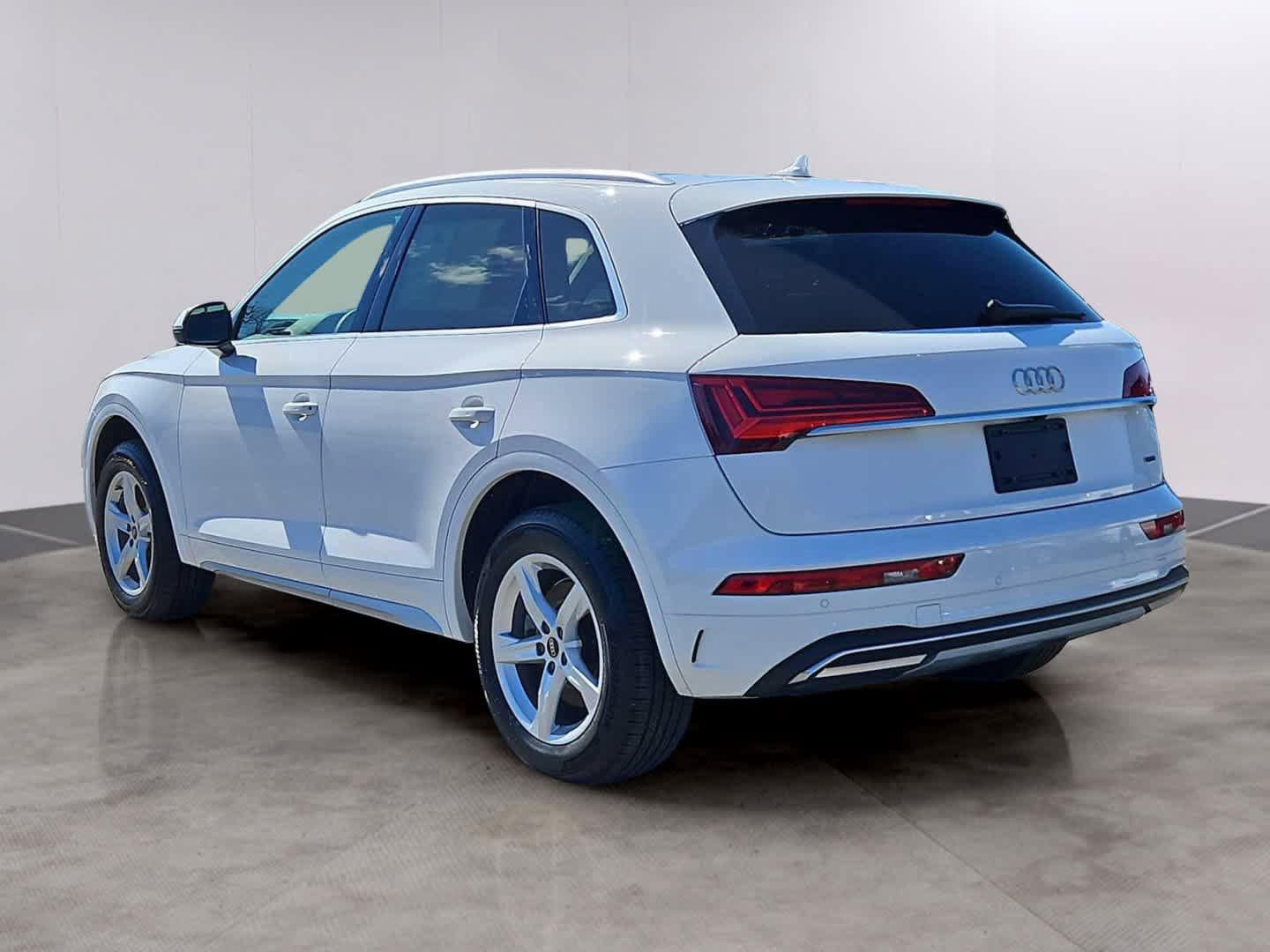 Used 2023 Audi Q5 2.0T Premium w/ Convenience Package image 4