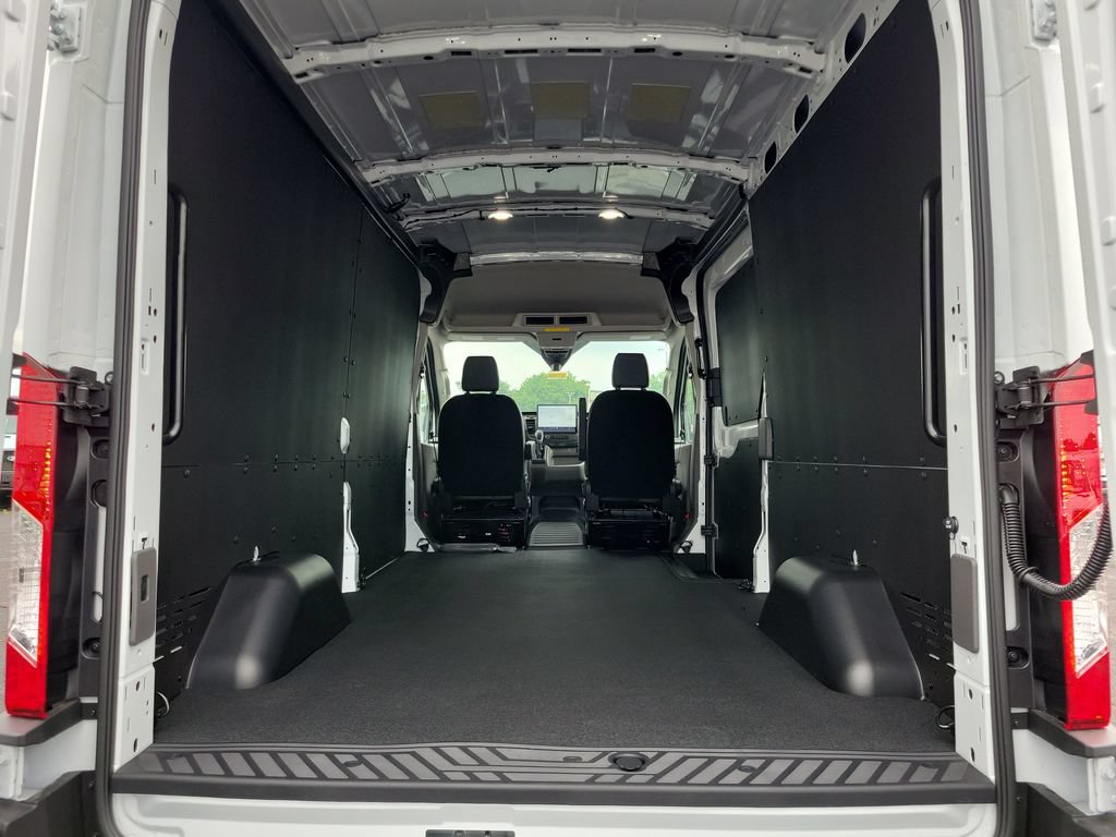 New 2026 Ford Transit 250 148 Medium Roof w/ Load Area Protection Package RWD image 12