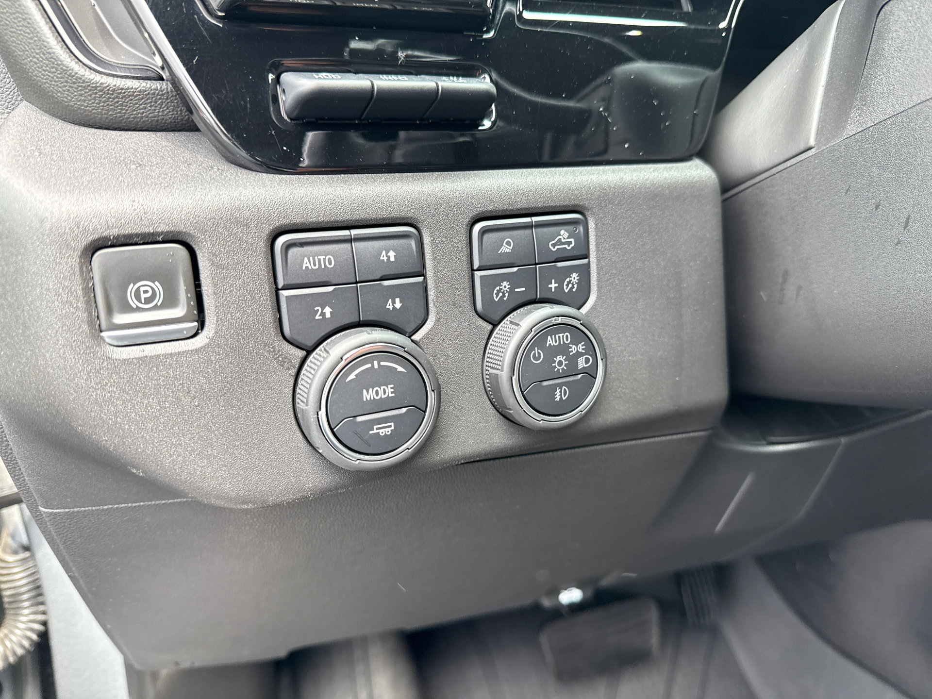 Used 2023 Chevrolet Silverado 1500 ZR2 w/ Technology Package AWD/4WD image 23
