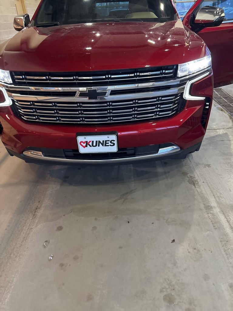 Used 2023 Chevrolet Suburban Premier image 16