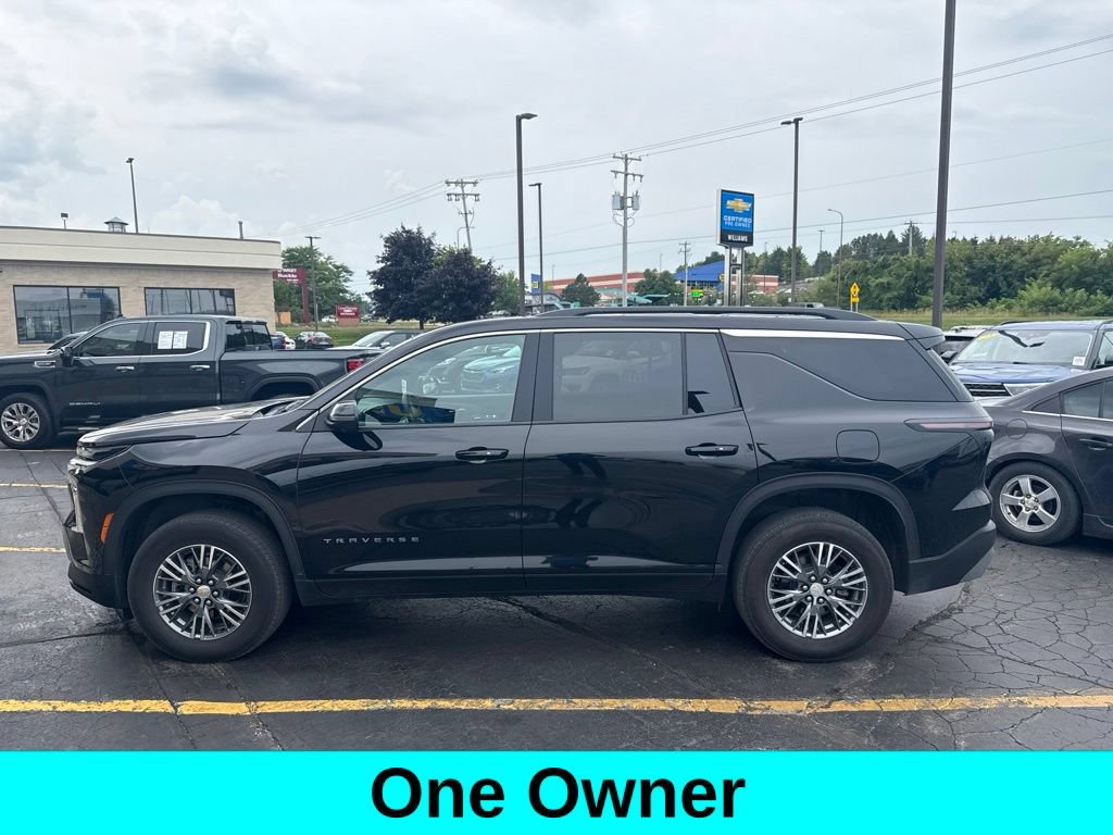 Used 2024 Chevrolet Traverse LT w/ LPO, Floor Liner Package AWD/4WD image 1