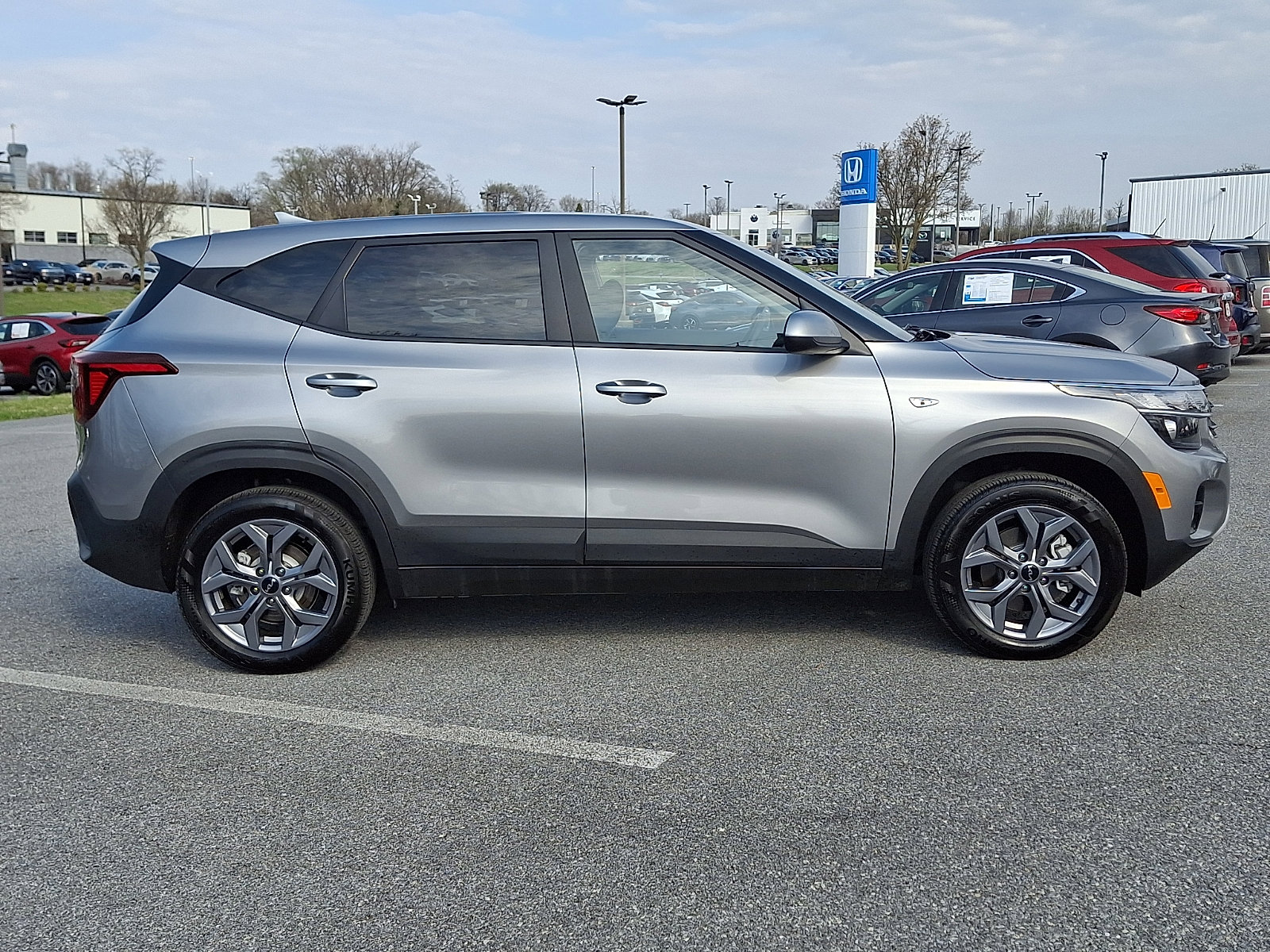 Used 2025 Kia Seltos LX image 7