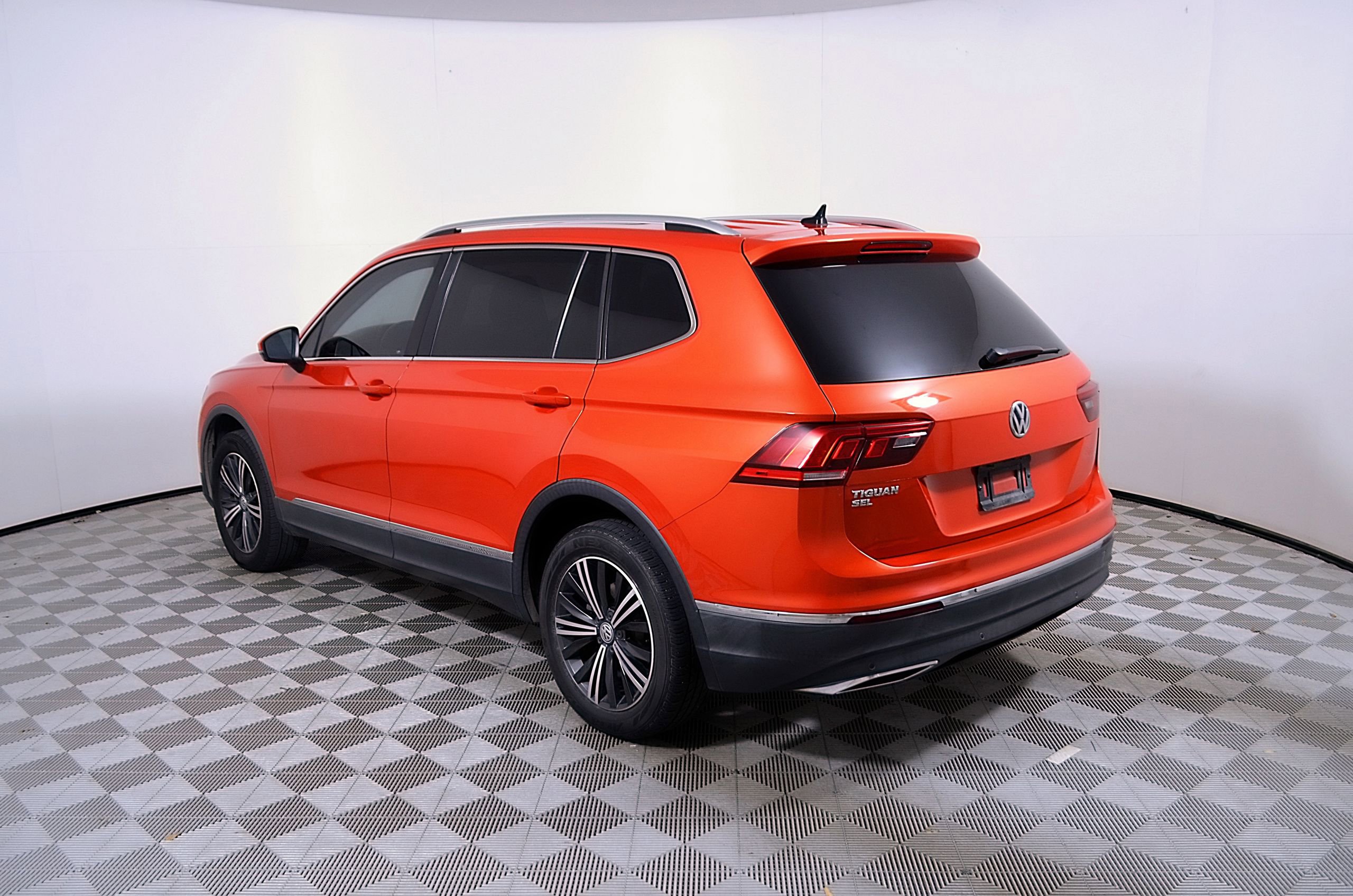 Used 2019 Volkswagen Tiguan SEL FWD image 9