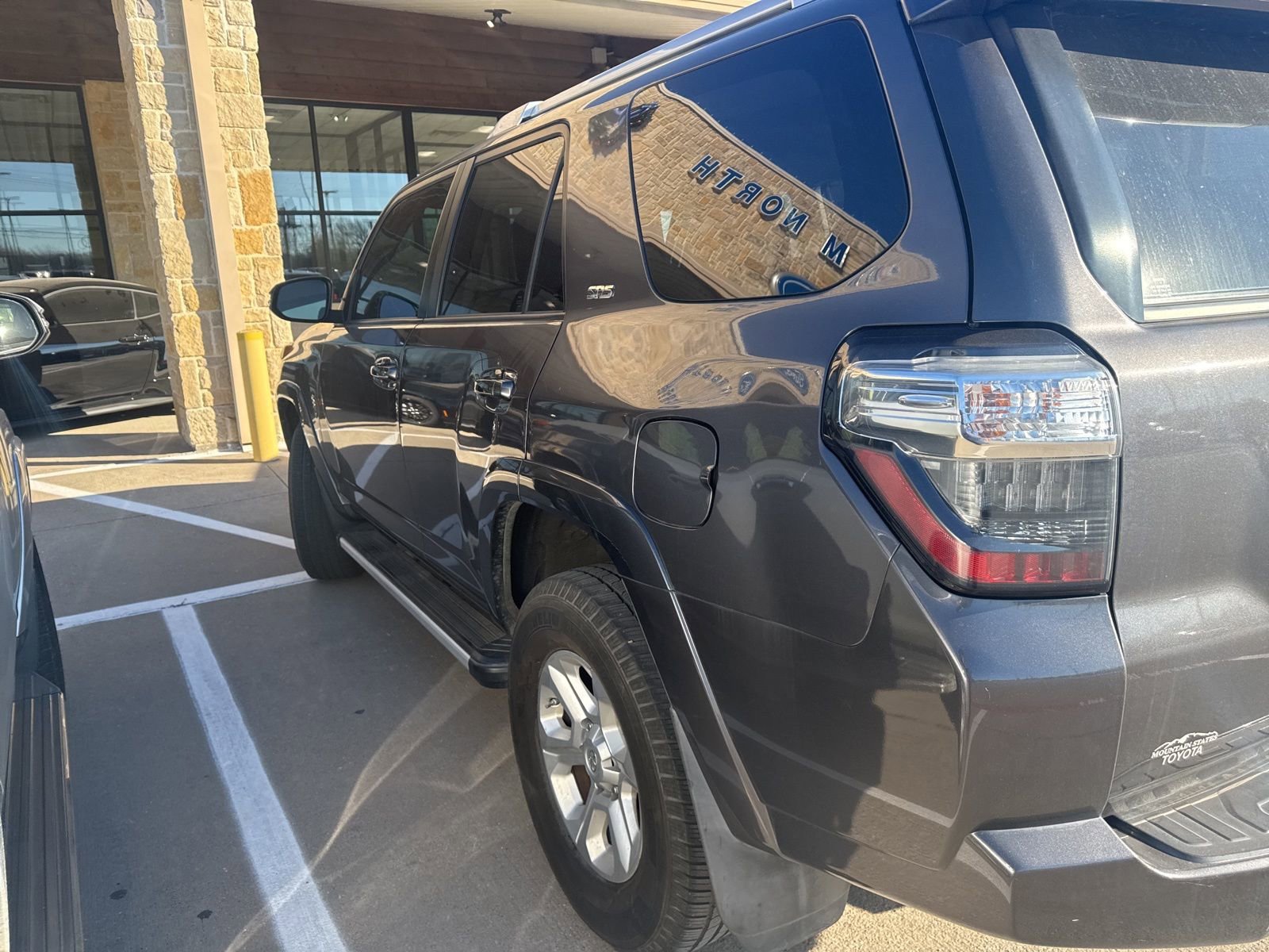 Used 2016 Toyota 4Runner SR5 image 5