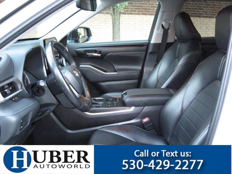 Used 2022 Toyota Highlander XLE AWD/4WD image 6