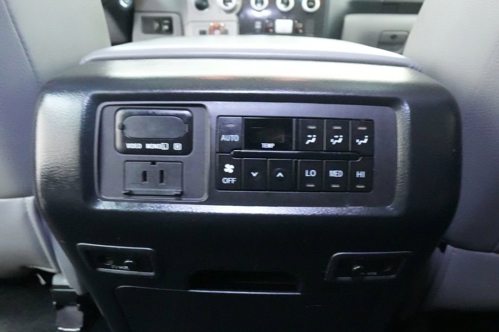 Used 2013 Toyota Sequoia Platinum image 21