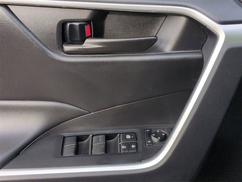 Used 2024 Toyota RAV4 LE image 22