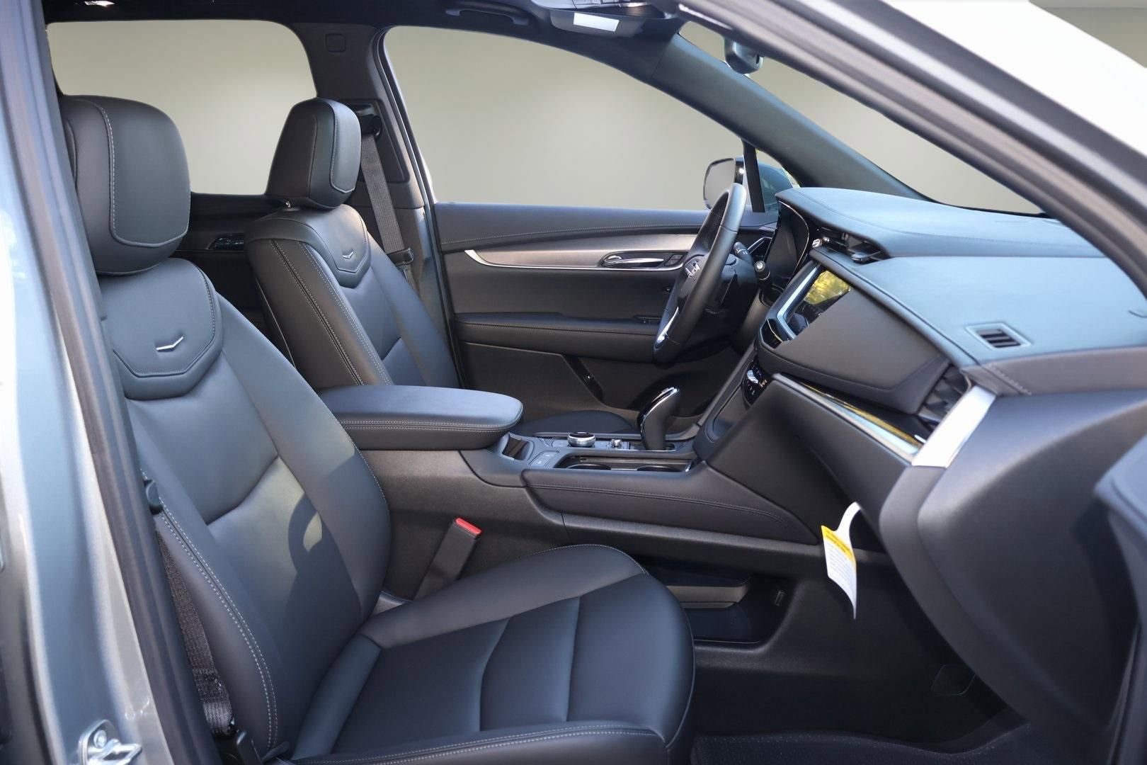 New 2025 Cadillac XT6 Luxury FWD image 19