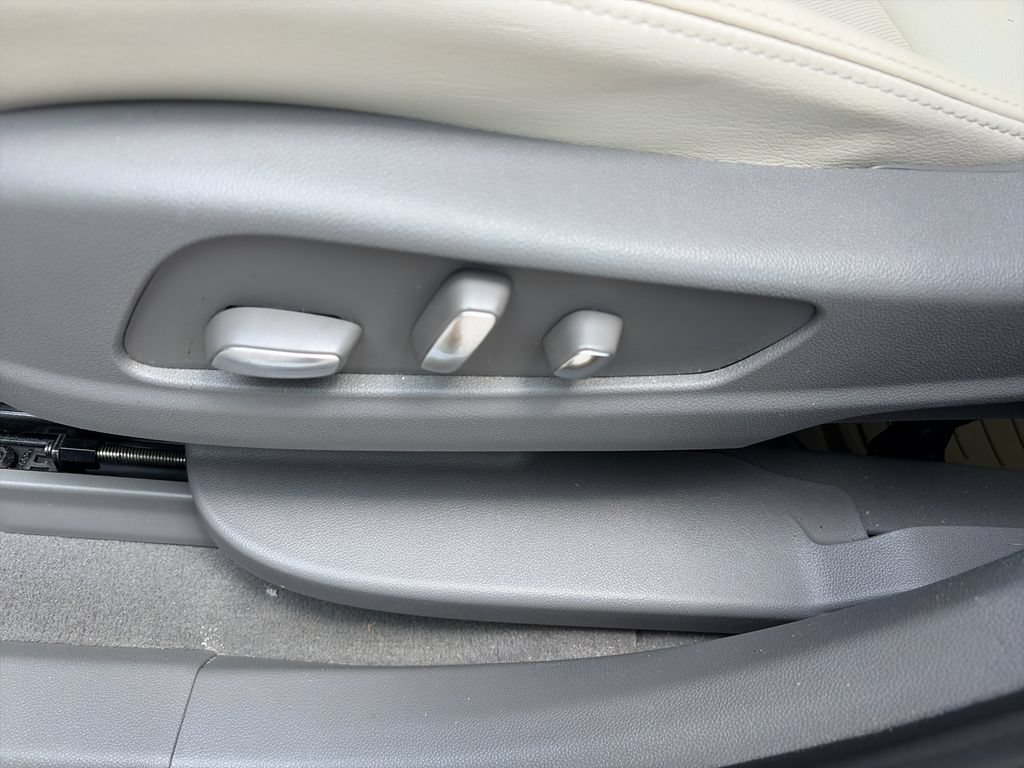 Used 2023 Cadillac XT6 Premium Luxury FWD image 12