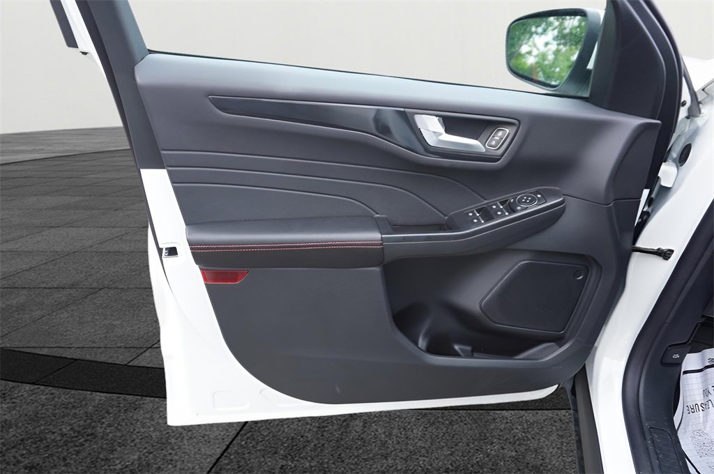 New 2025 Ford Escape ST-Line Elite w/ Class II Trailer Tow Package image 23