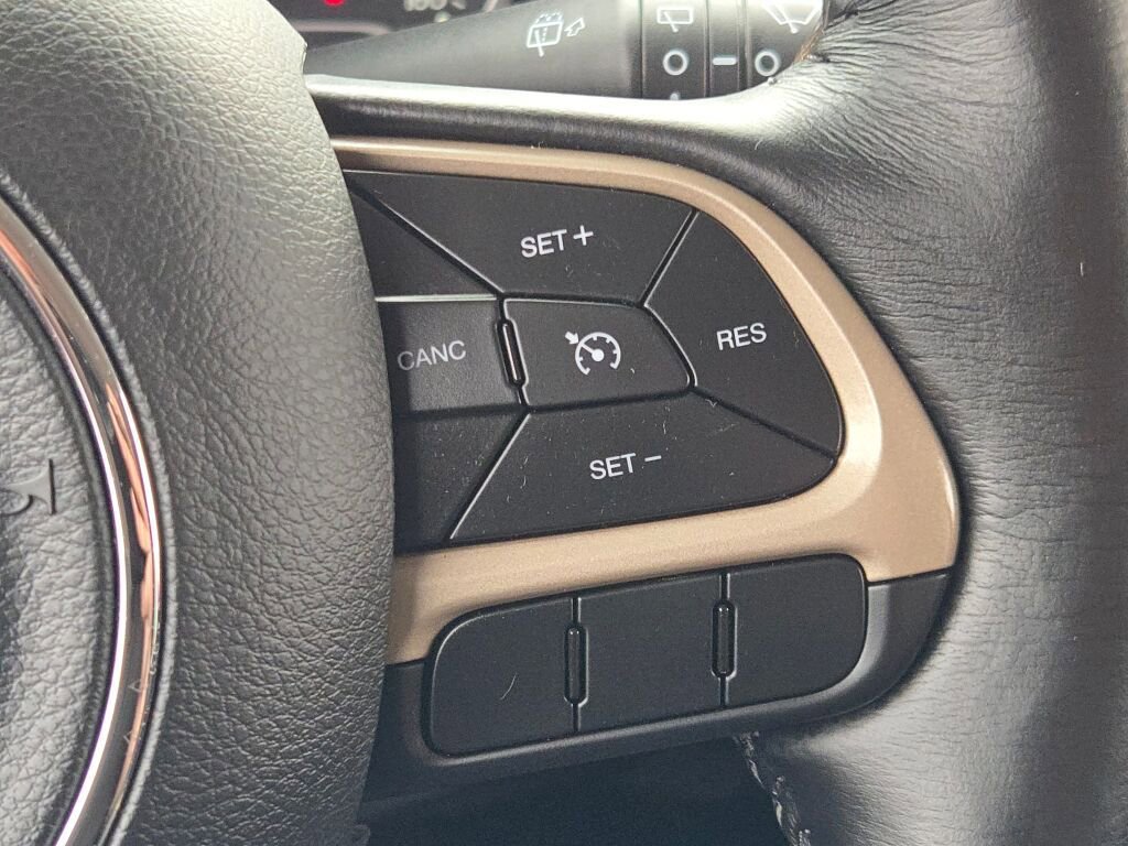 Used 2017 Jeep Renegade Latitude w/ Cold Weather Group image 28