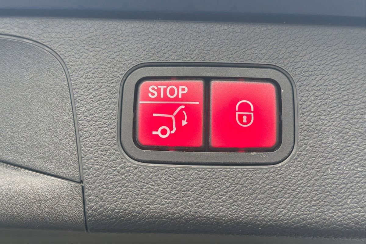 Used 2021 Mercedes-Benz GLC 300 4MATIC w/ Premium Package image 29