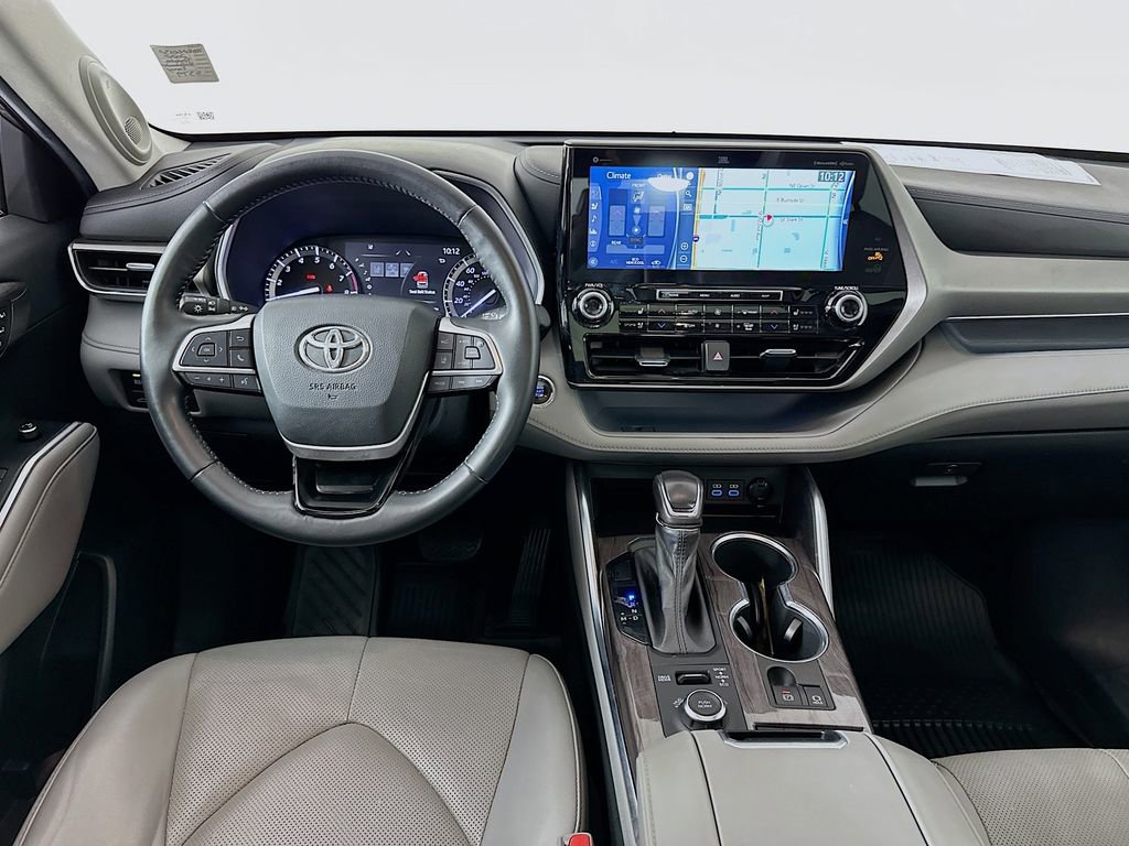 Used 2022 Toyota Highlander Limited AWD/4WD image 25
