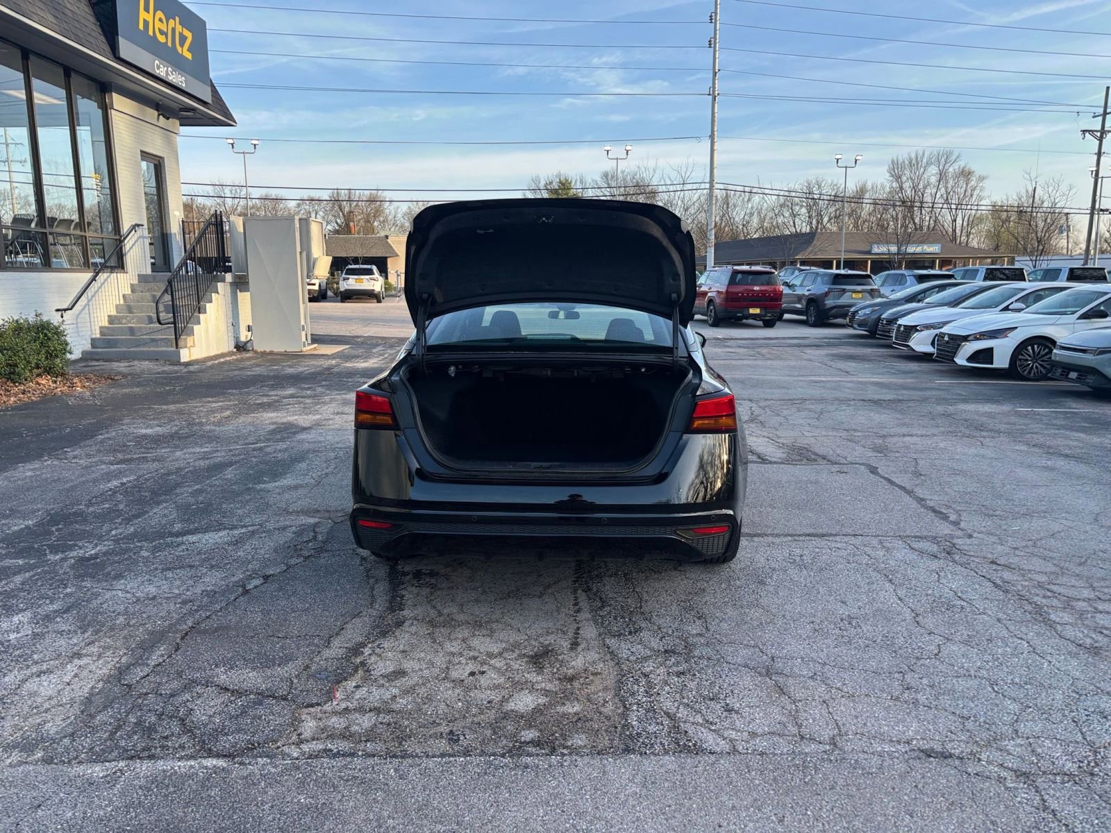 Used 2025 Nissan Altima 2.5 SV FWD image 30