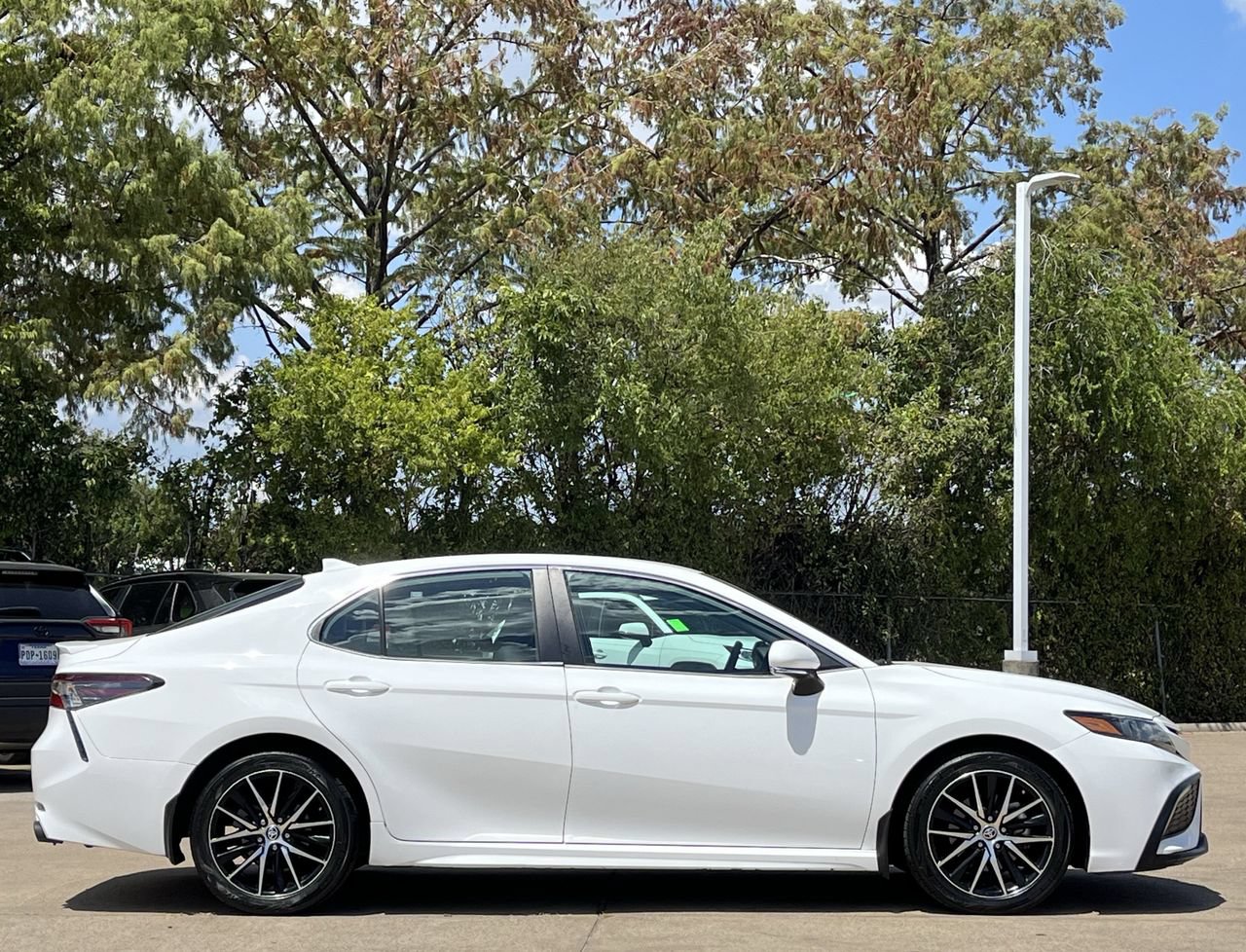 Used 2024 Toyota Camry SE FWD image 3