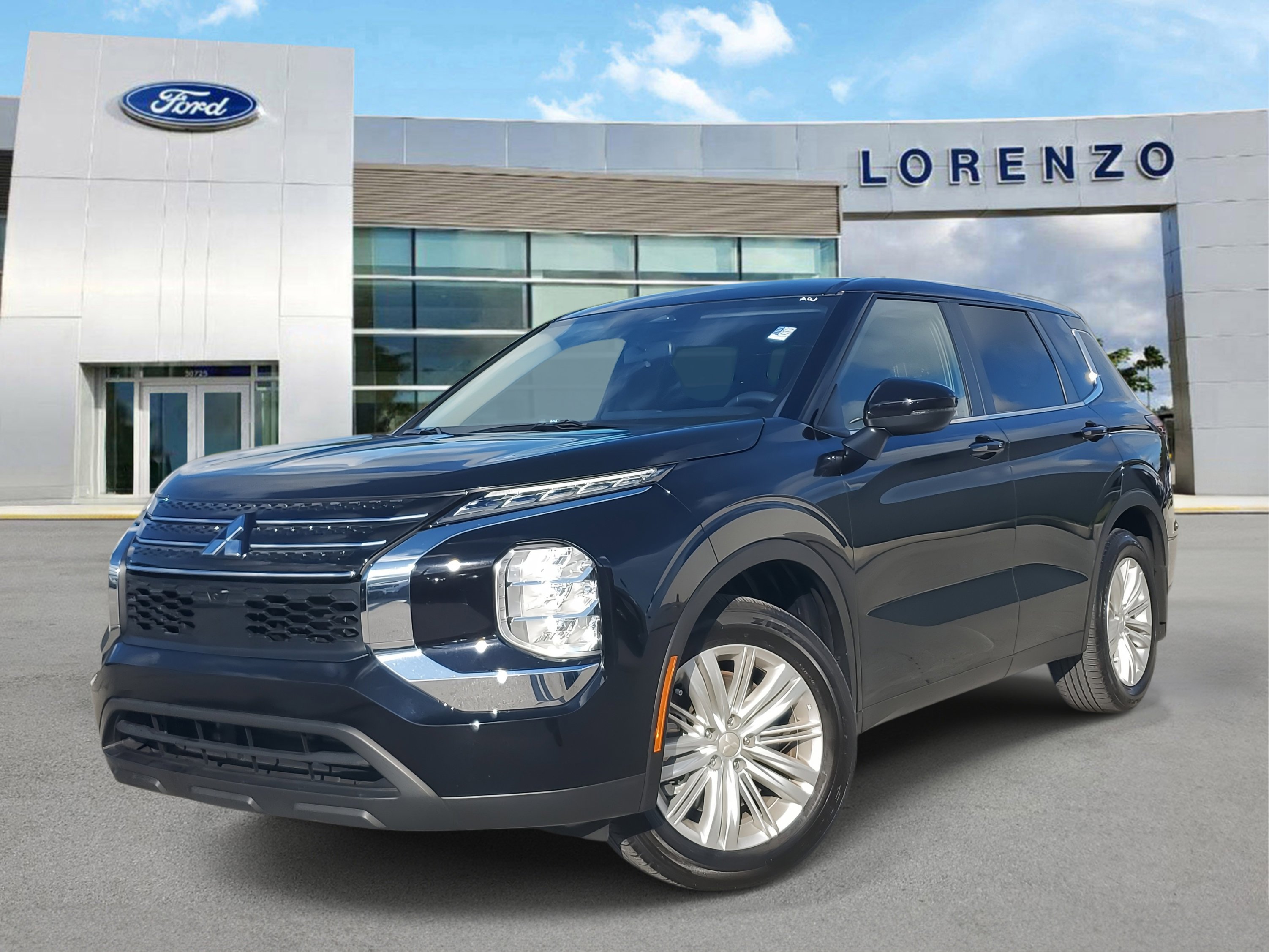 Used 2024 Mitsubishi Outlander ES image 1