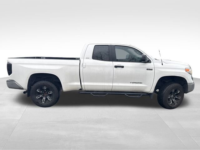 Used 2015 Toyota Tundra SR5 w/ SR5 Upgrade Package image 38