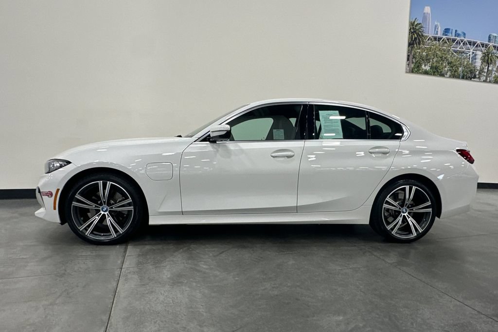 Used 2024 BMW 330e w/ Convenience Package RWD image 7