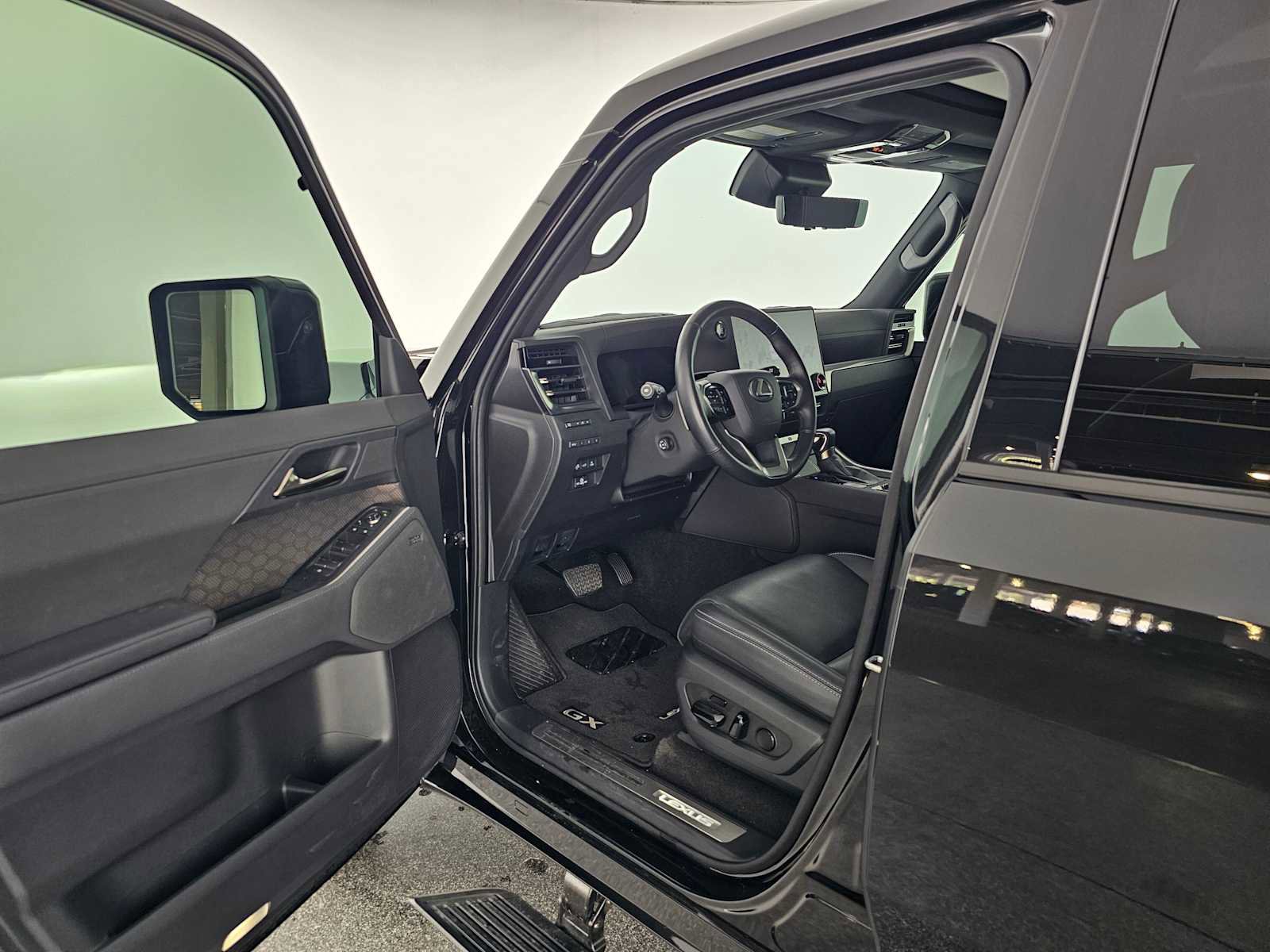 Used 2024 Lexus GX 550 w/ Accessory Package (2T) image 21