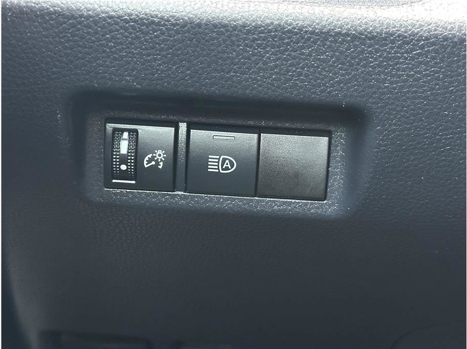 Used 2020 Toyota RAV4 XLE image 27