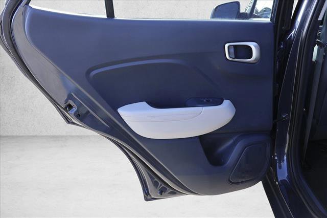 Used 2021 Hyundai Venue image 22