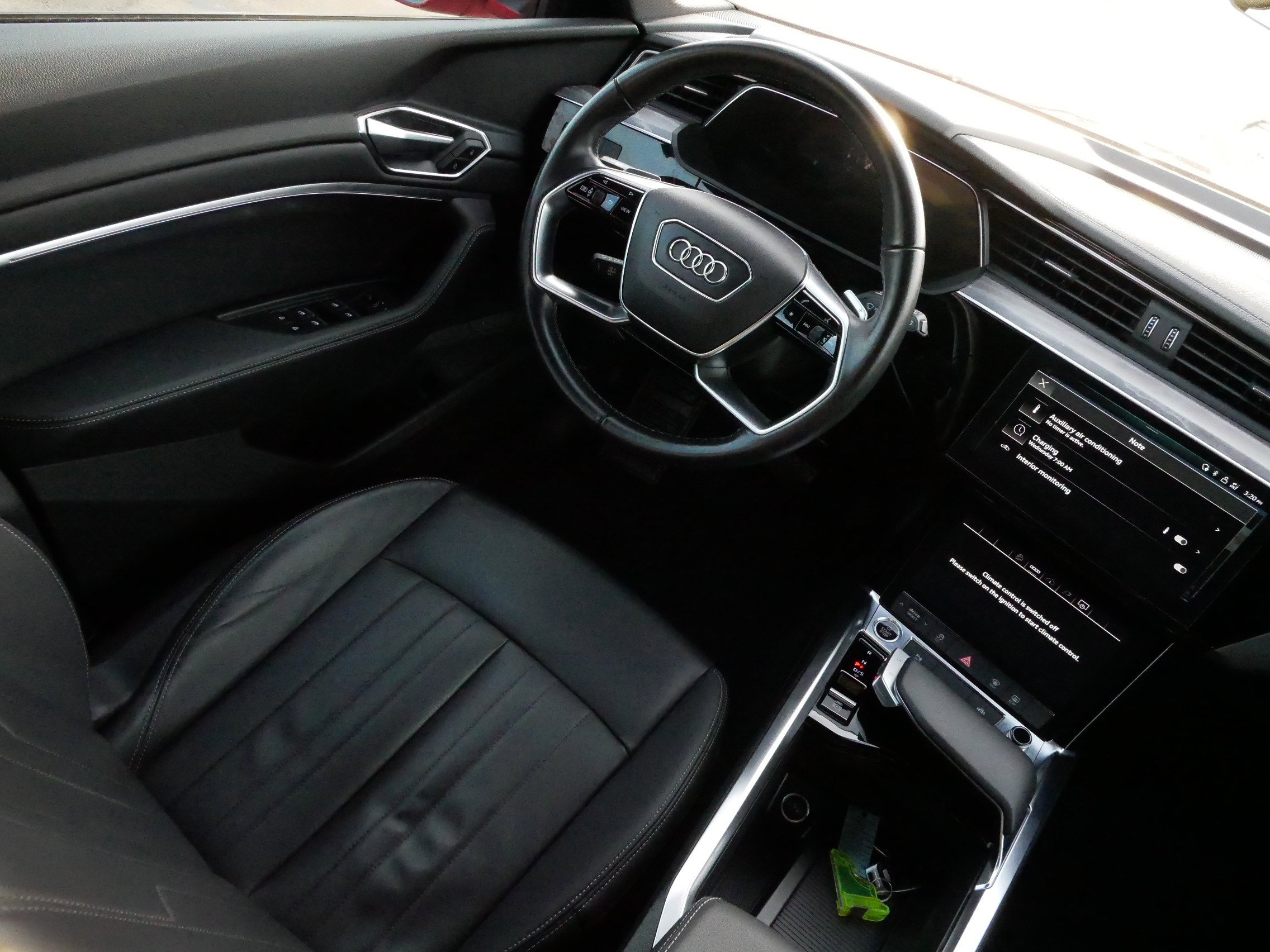 Used 2022 Audi e-tron Premium w/ Convenience Plus Package image 9